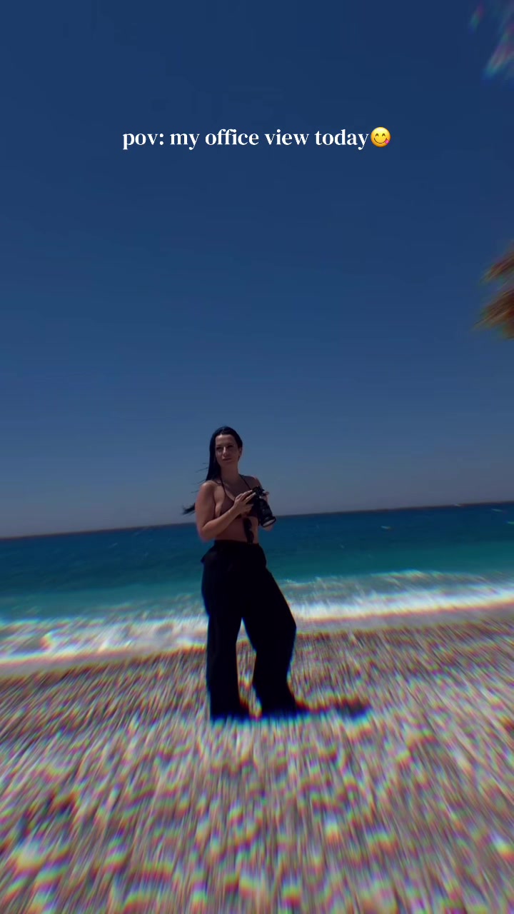 @𝙴