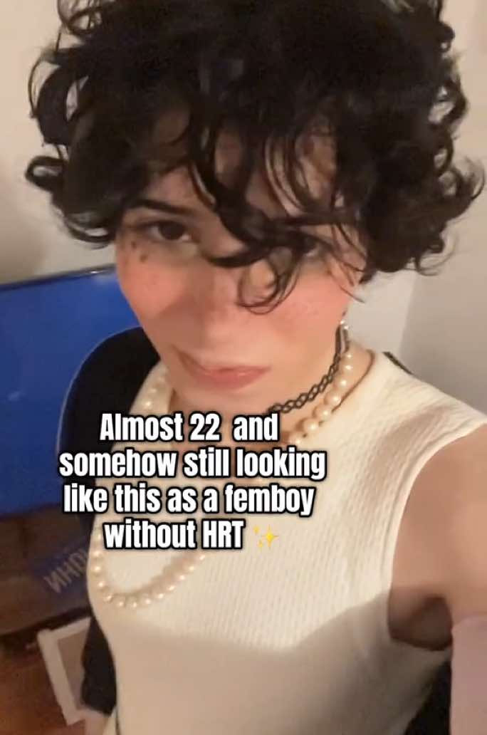 @FemboyStella 🦋