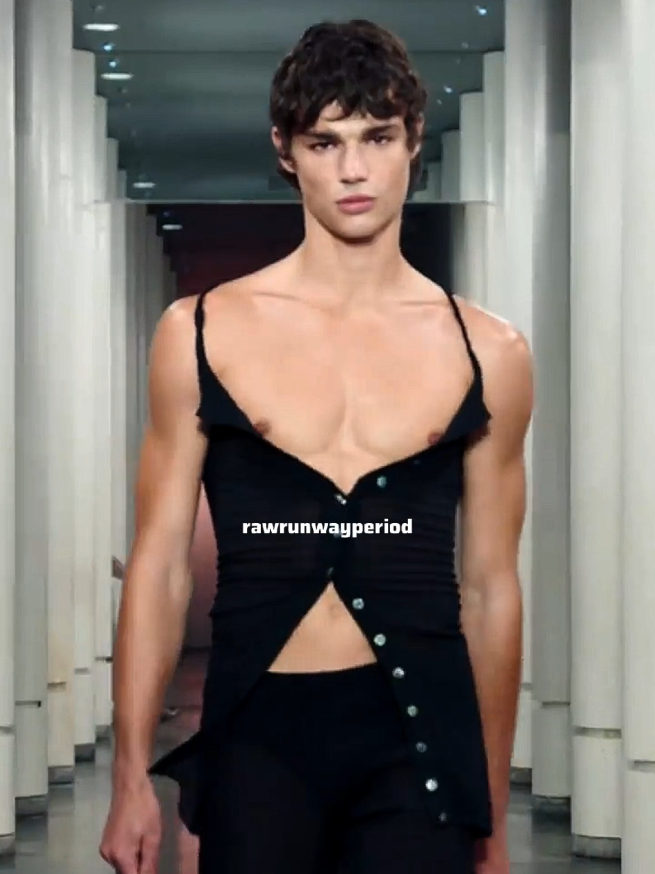 @RawRunway.