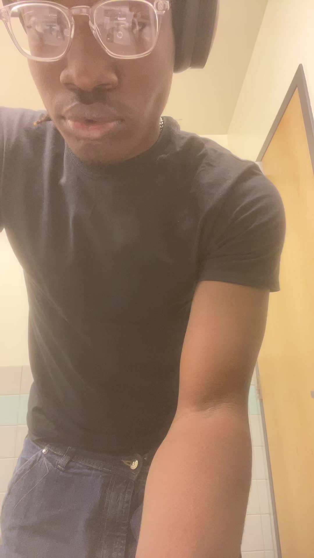 @👣