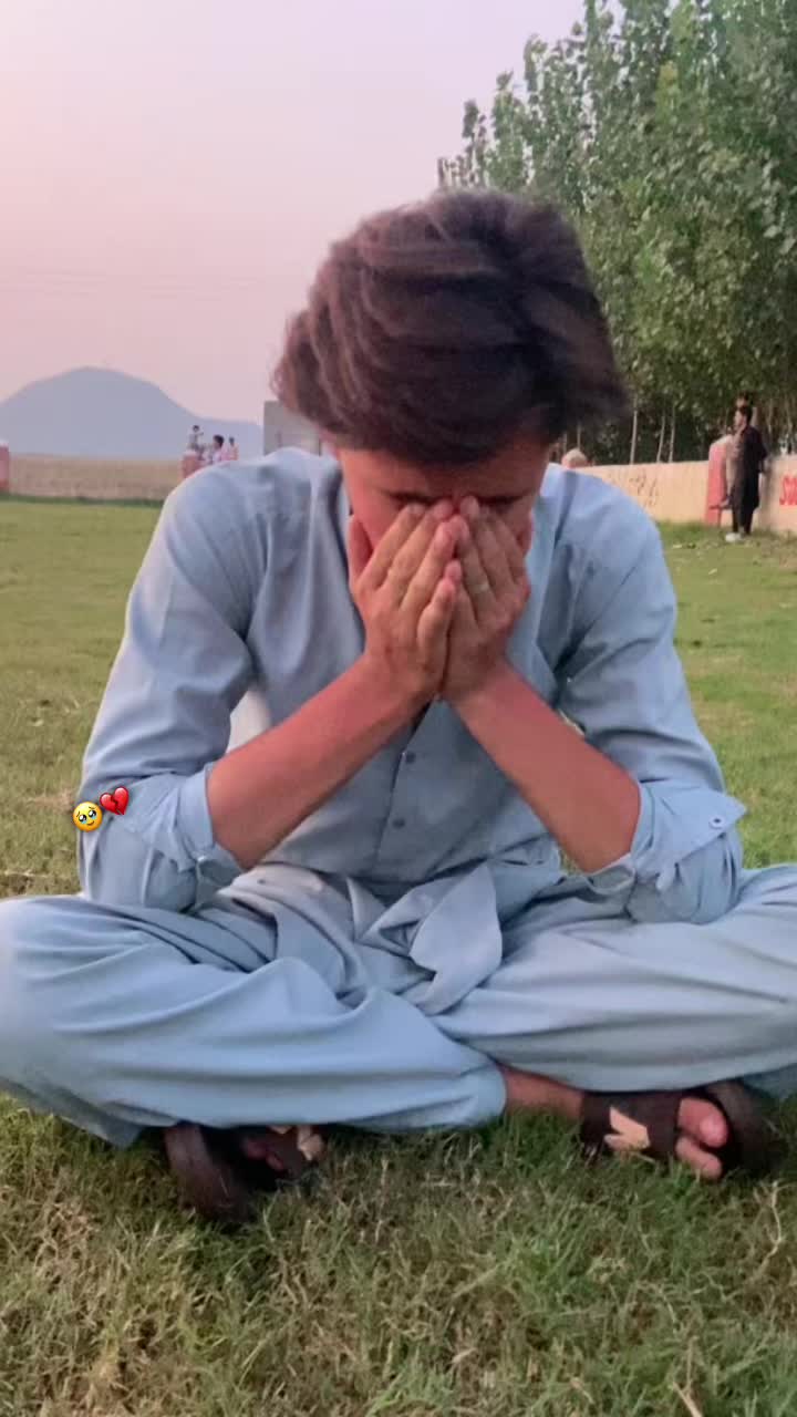 @꧁🥹•بے وفا یار•🥹꧂