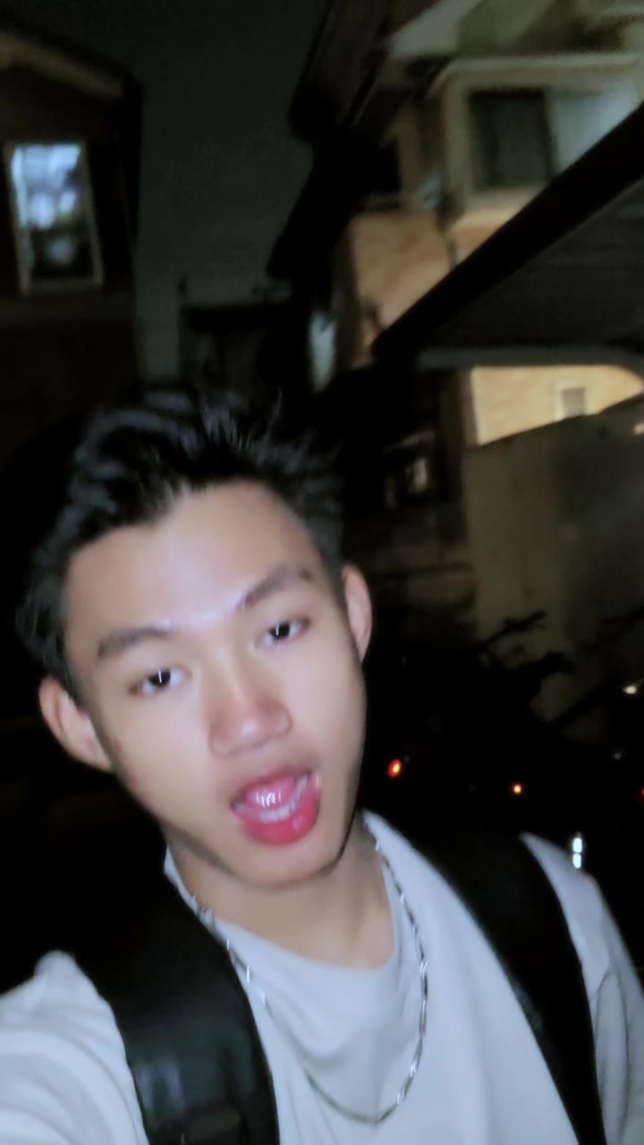 @𝐄𝐦𝐢𝐧