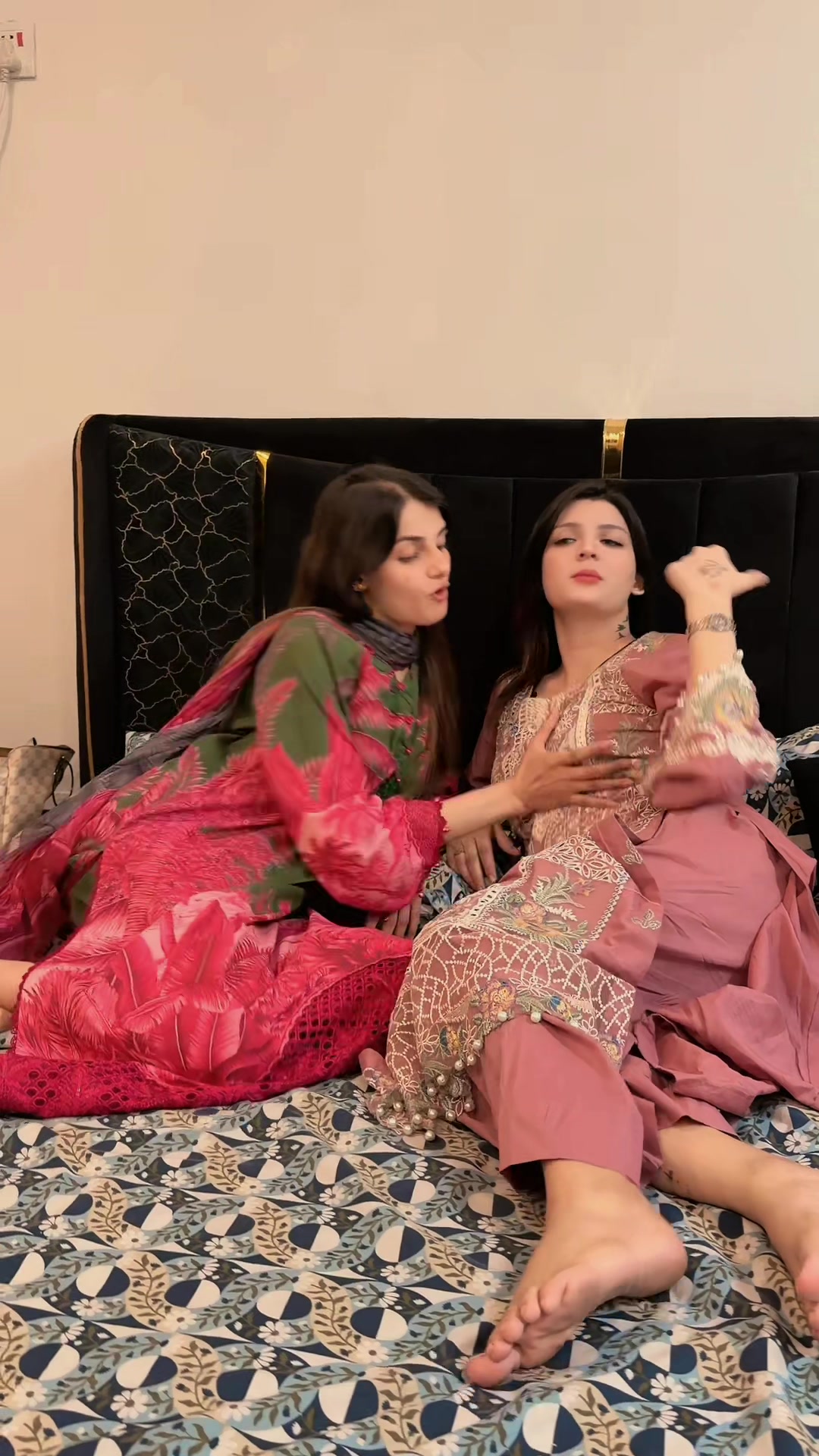 @Sania chaudhary 🖤🖤