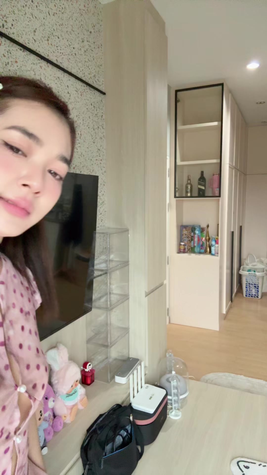 @นี่กิ๊ฟตี้ นั่นใครล่ะ