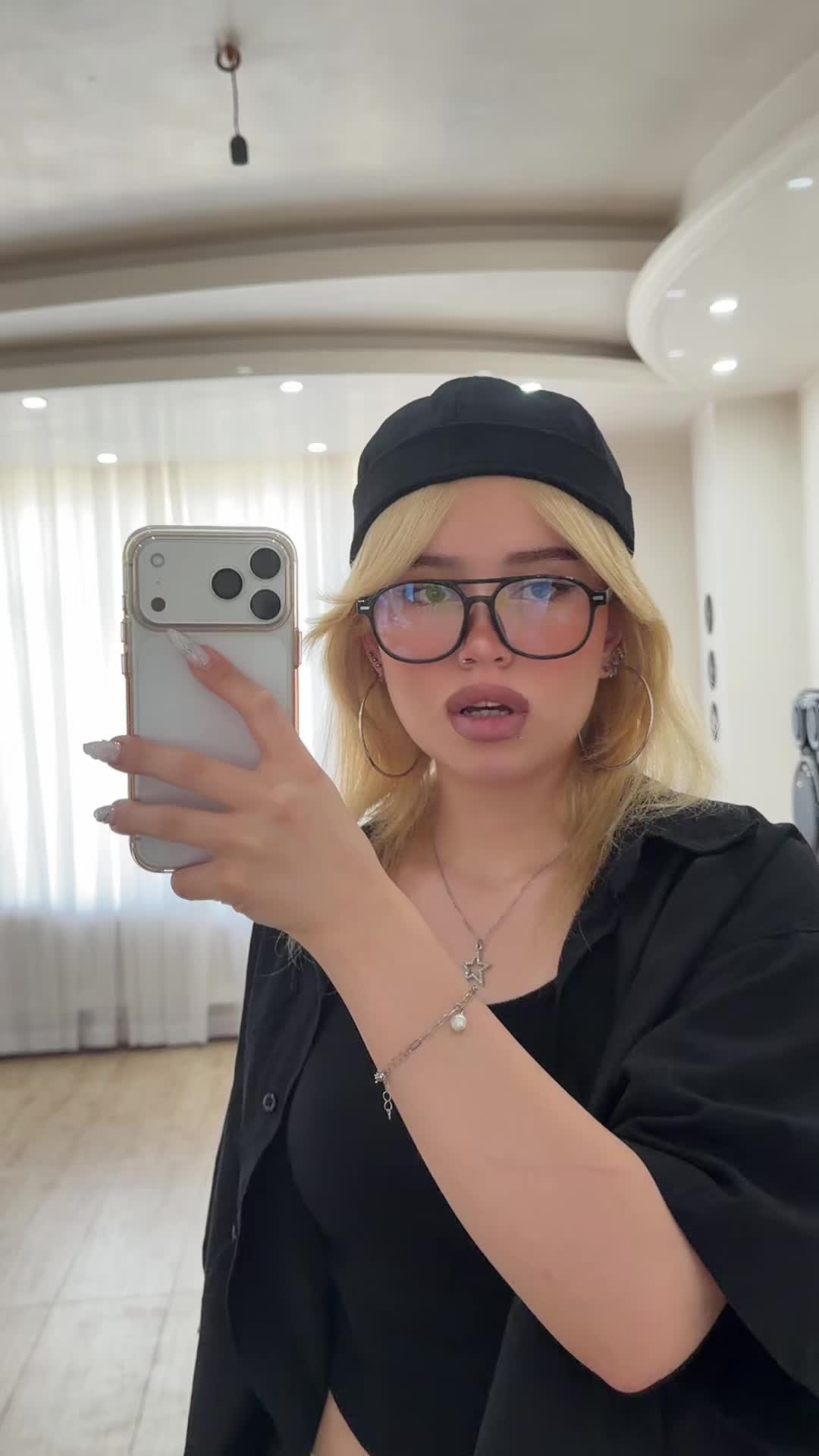 @heliaydn