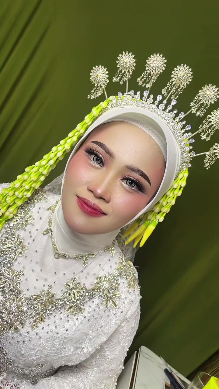 @Anya makeup