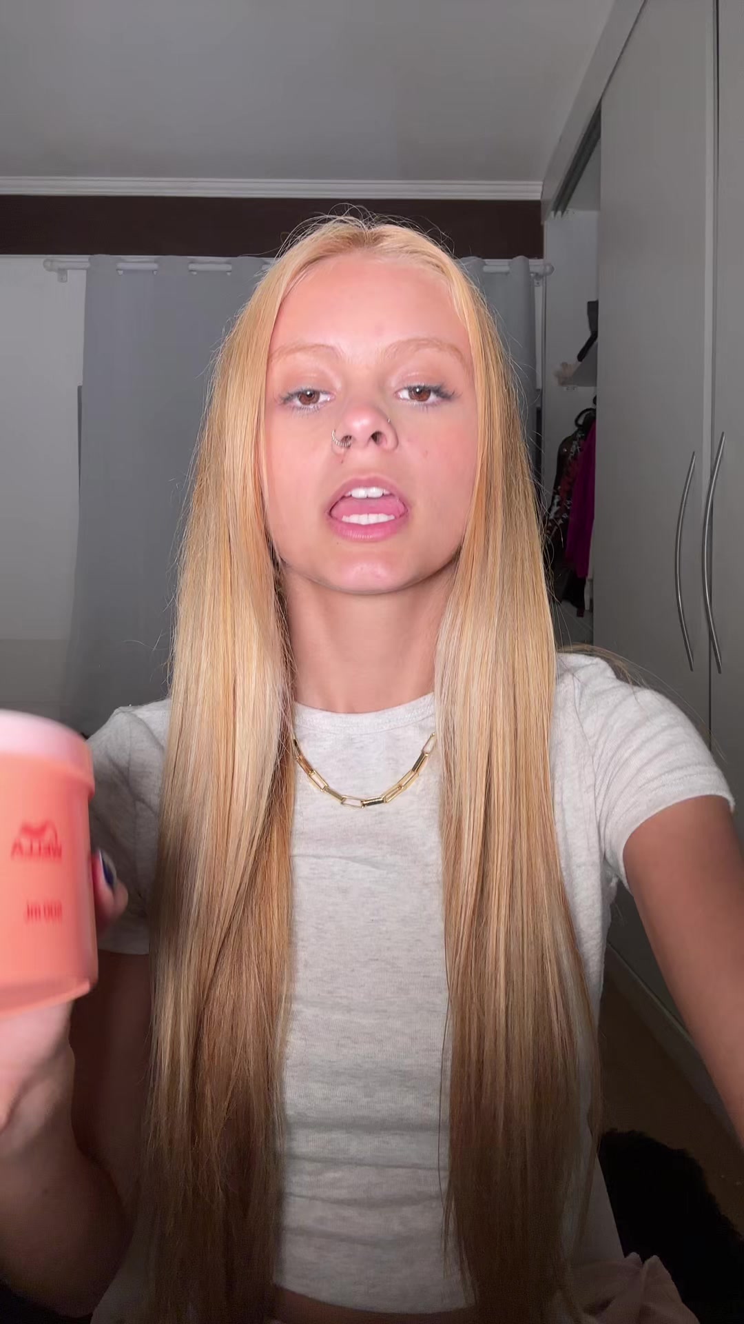 @Clara_branquinhoo