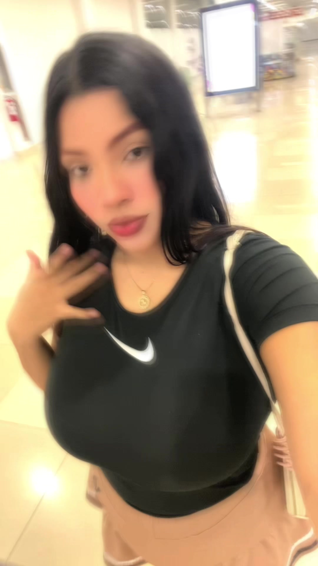 @Leyangomez_