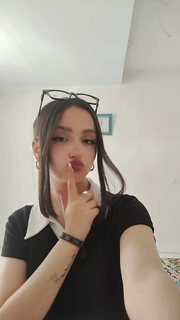 @👾