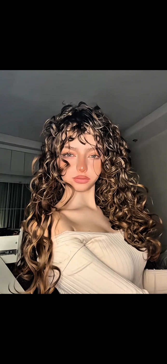 @👻𝐄𝐃𝐈𝐓𝐎𝐑👻