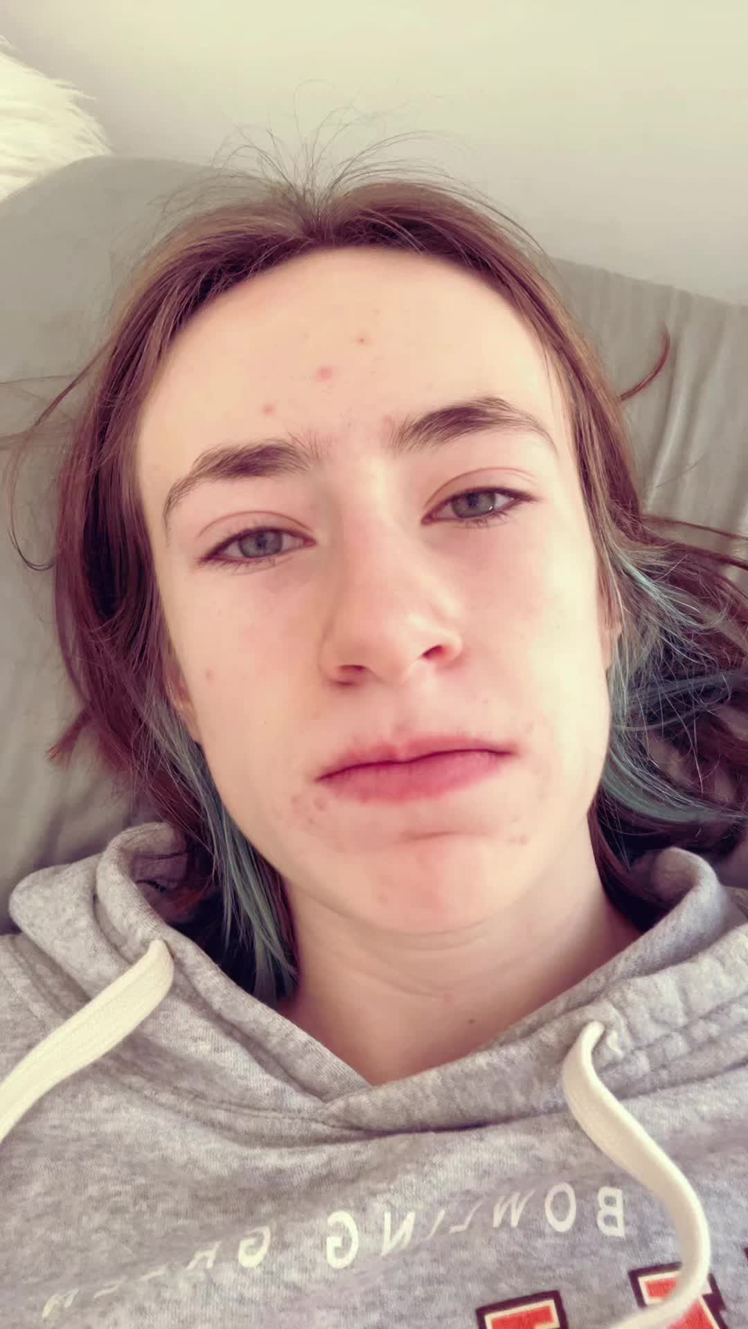@•