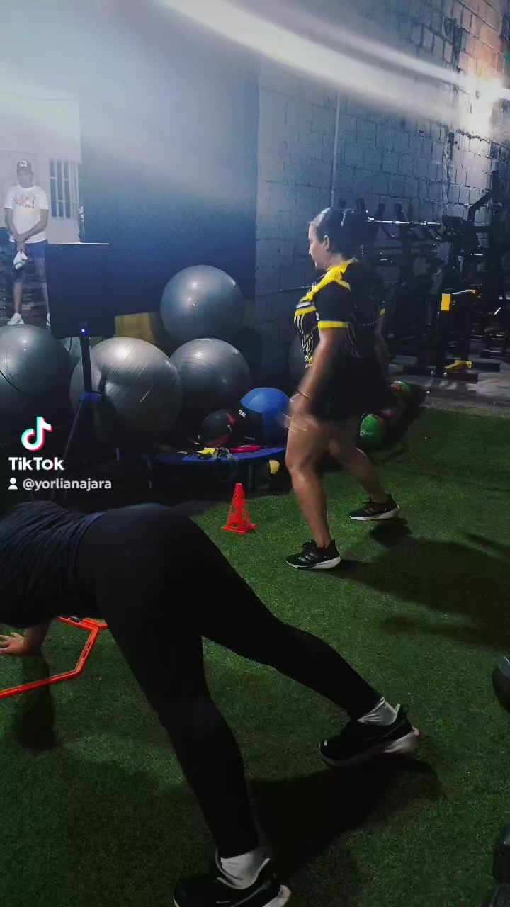 @YULIANA JARA