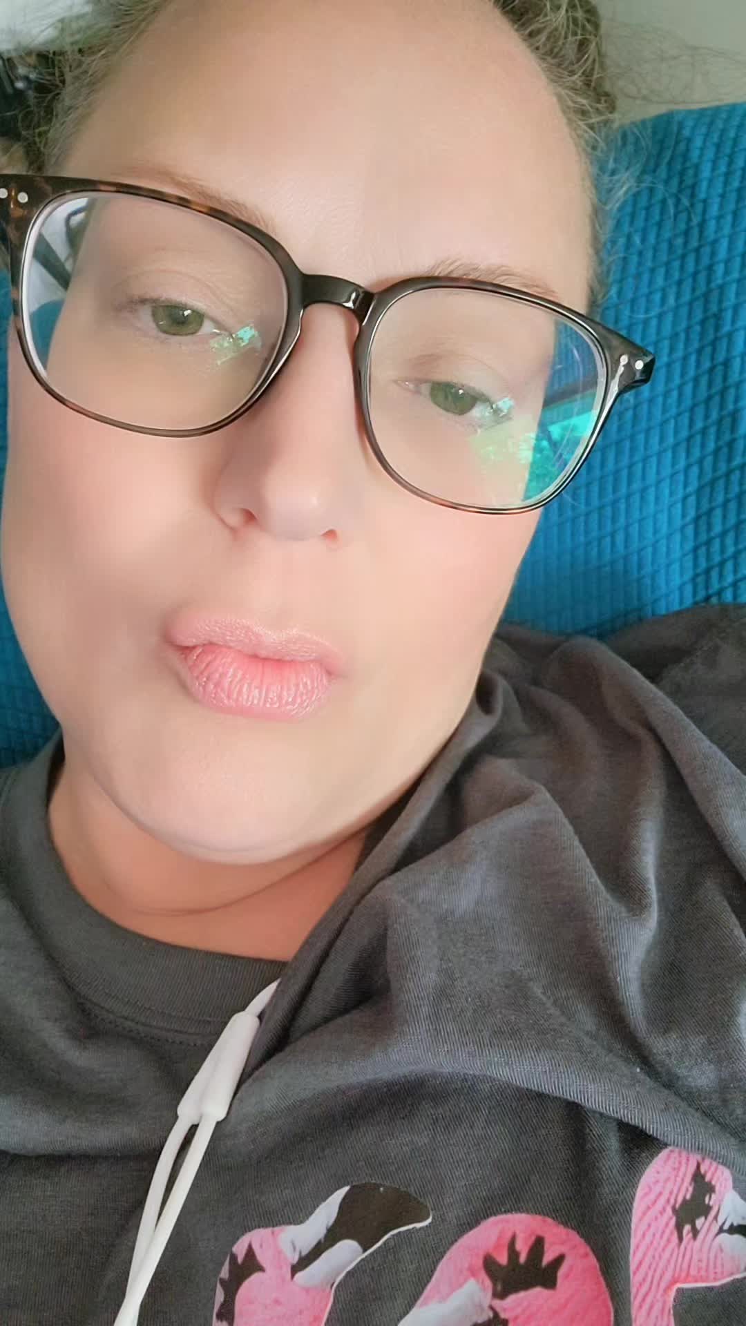 @Elle (chronicallyElle)