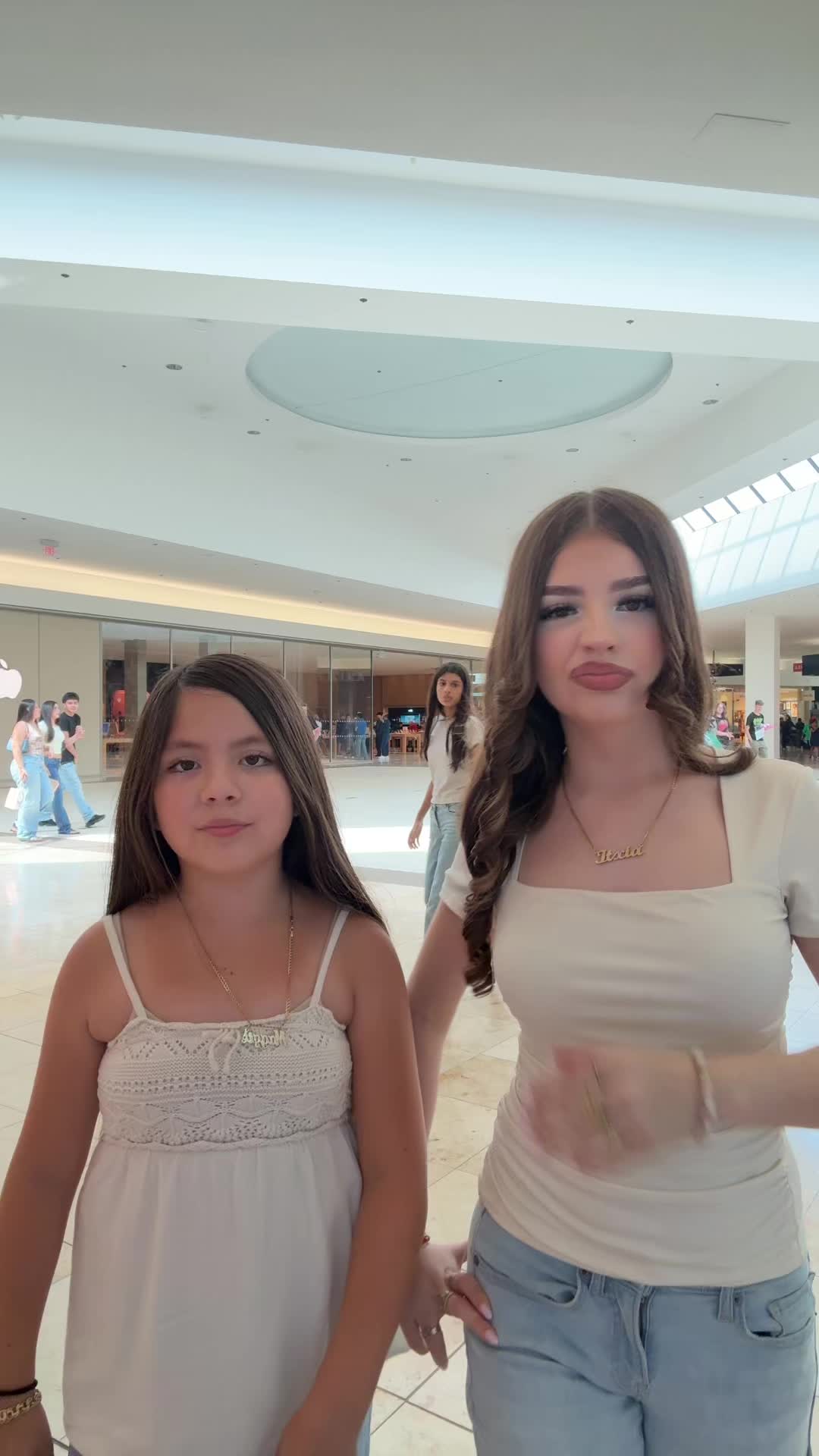 @Deliciaasisters