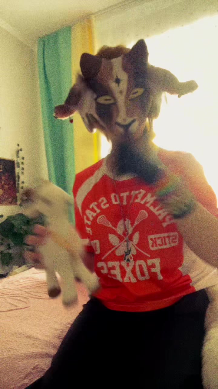 @⌁Nori🐐🐾╶⃝⃤