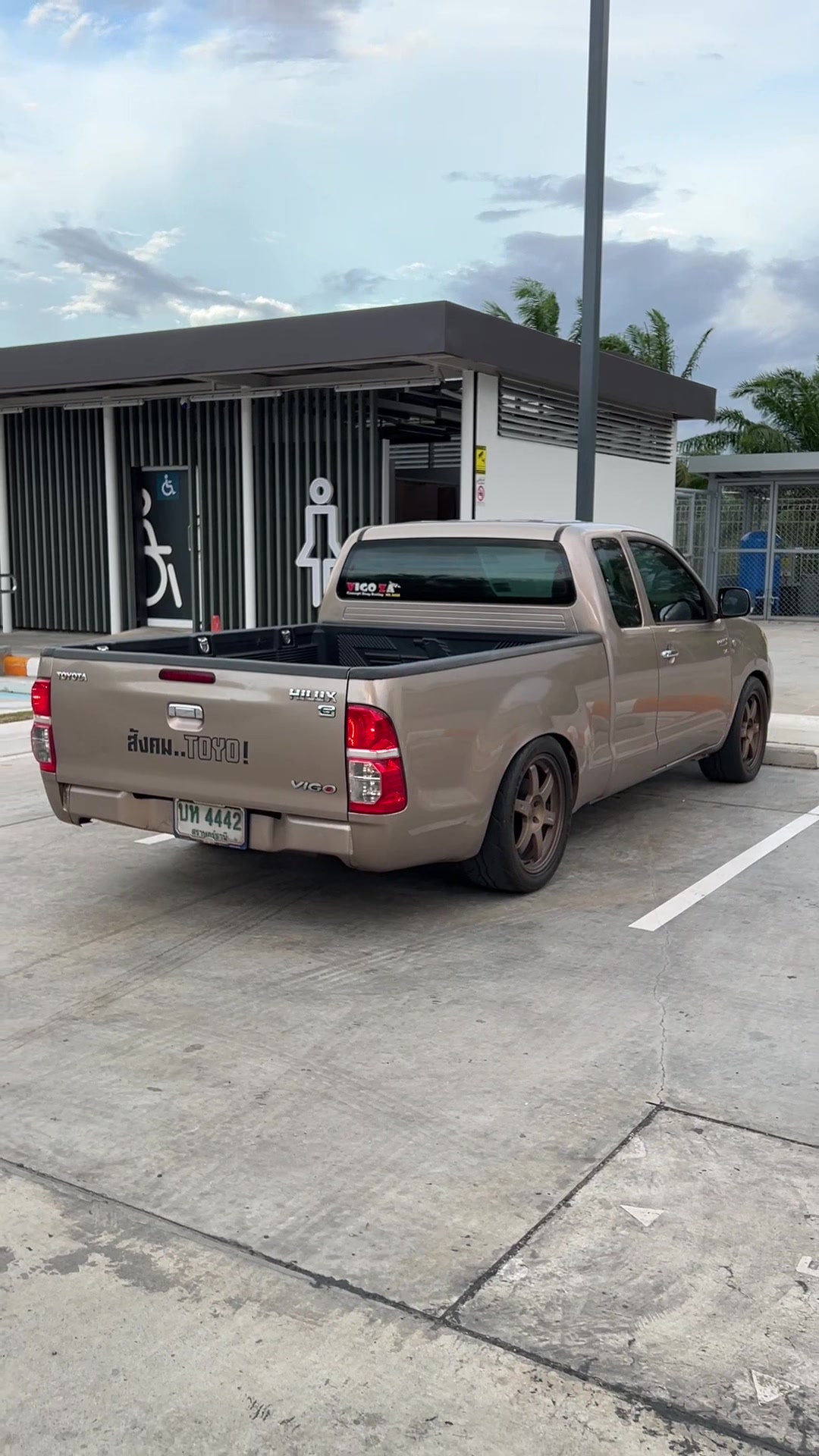 @ตั้ม🩶🤎 (300K)
