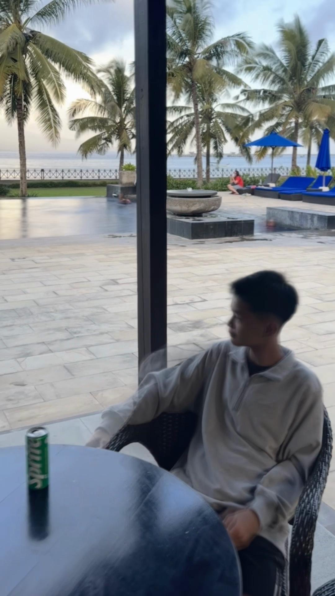 @￴