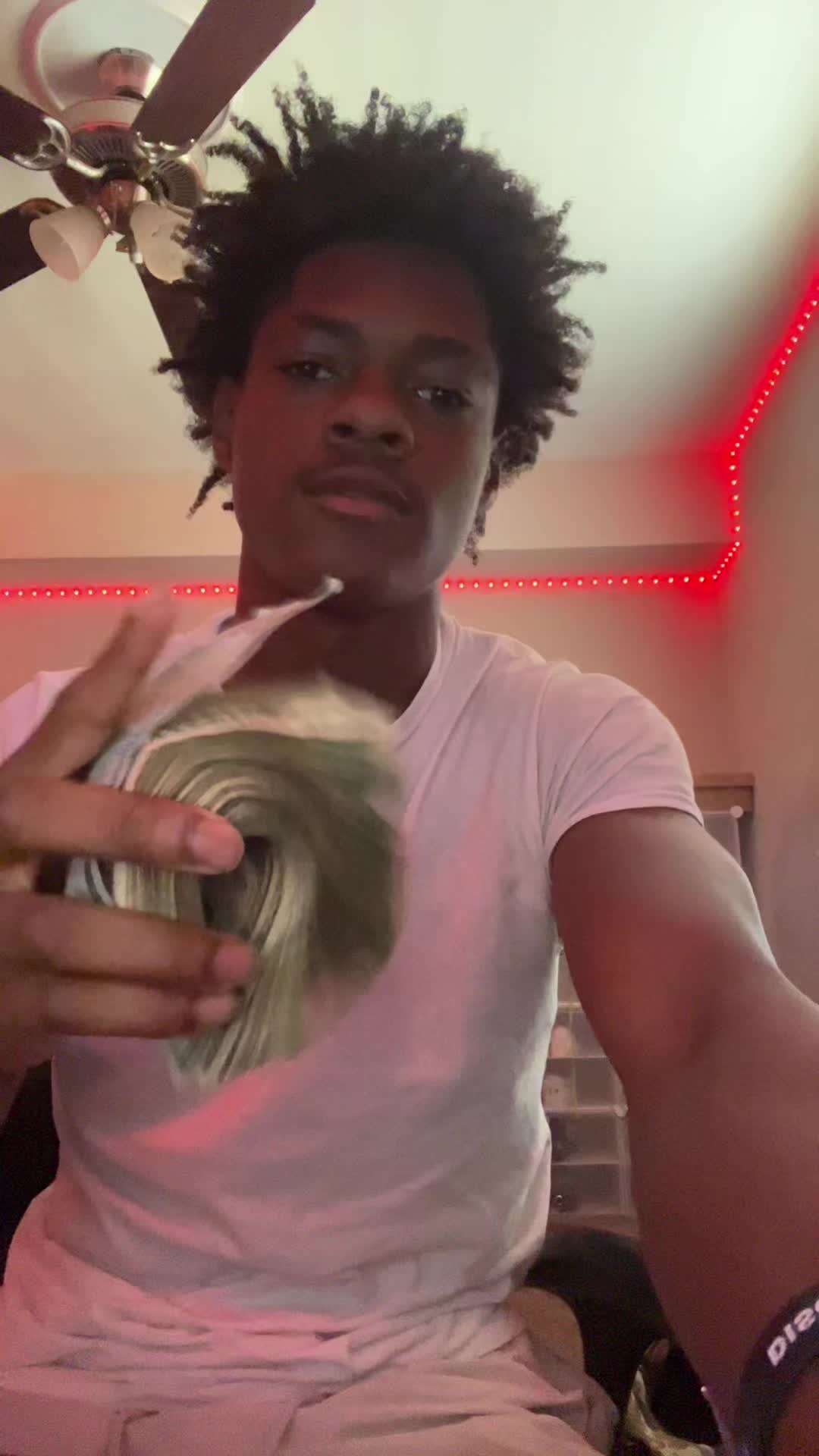 @⃟