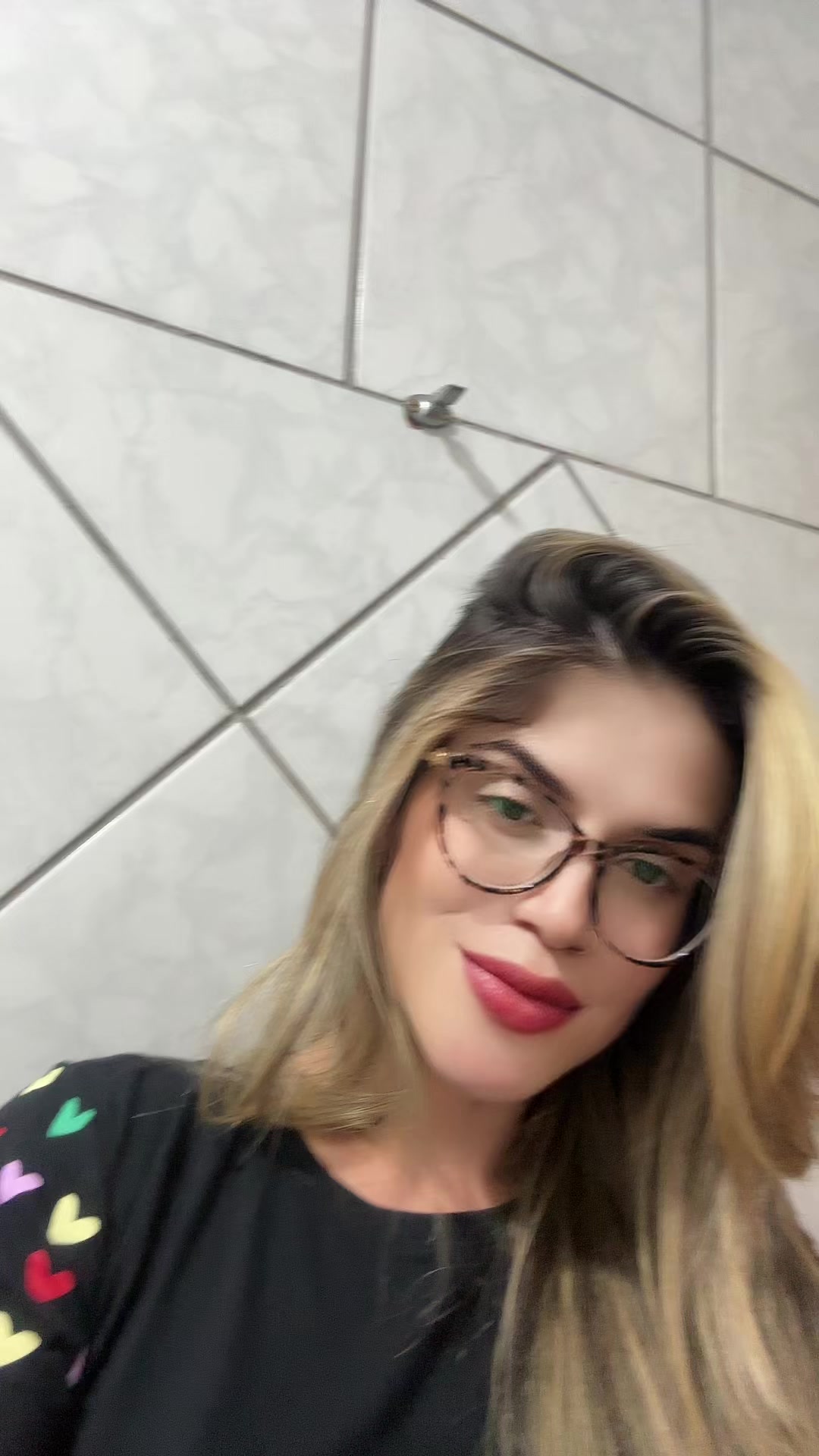 @Lari.