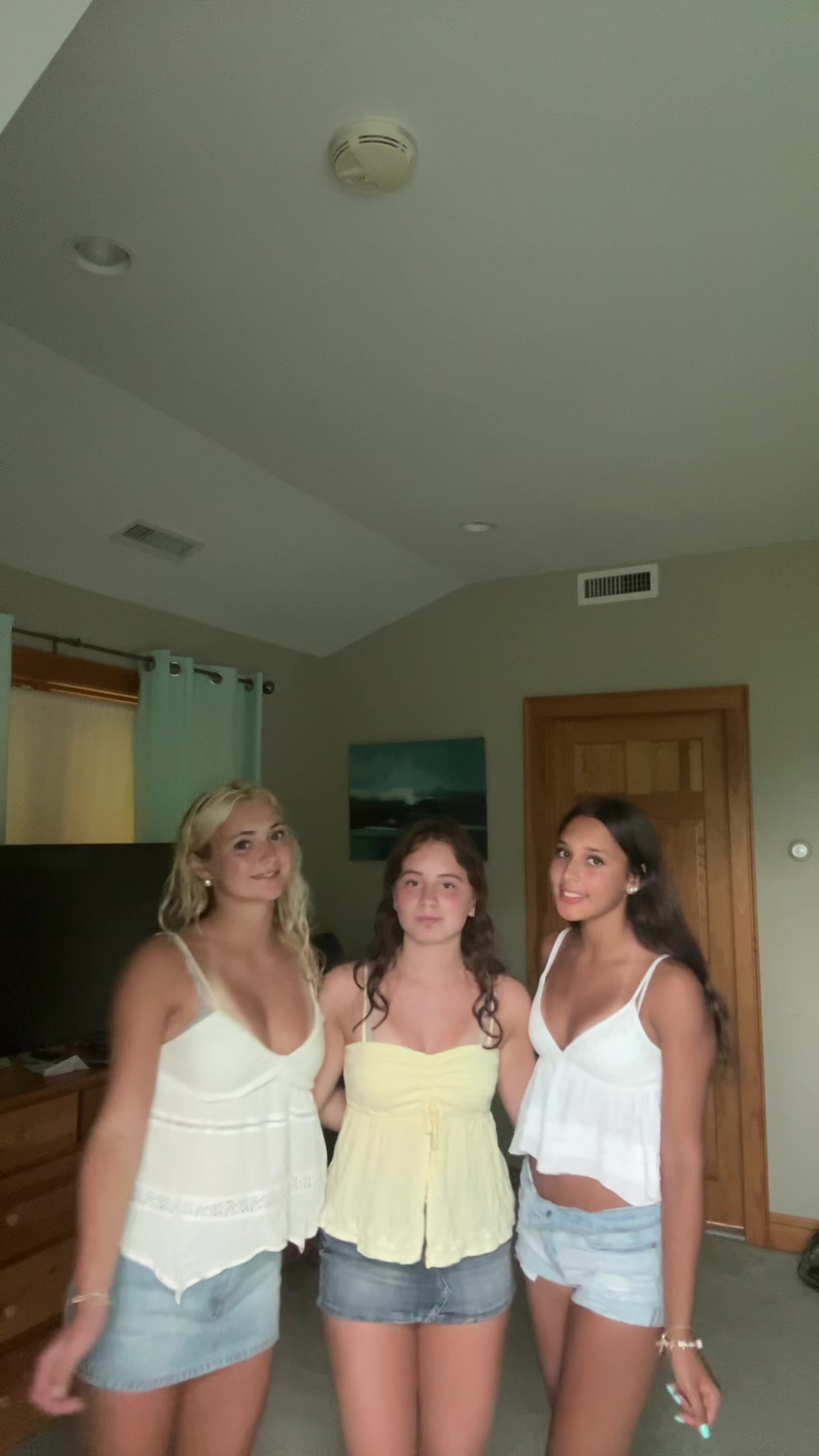 @Bella