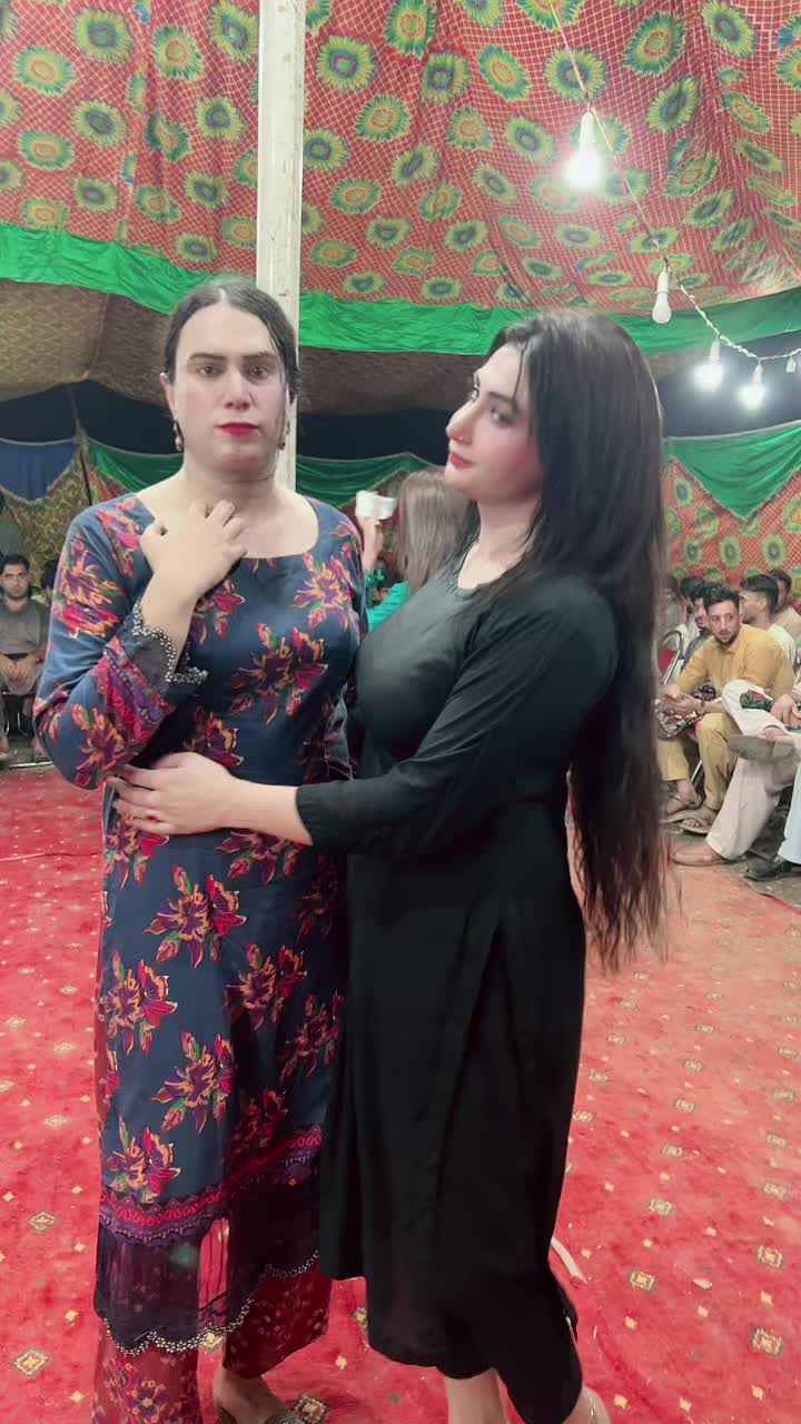 @zoya chand 700