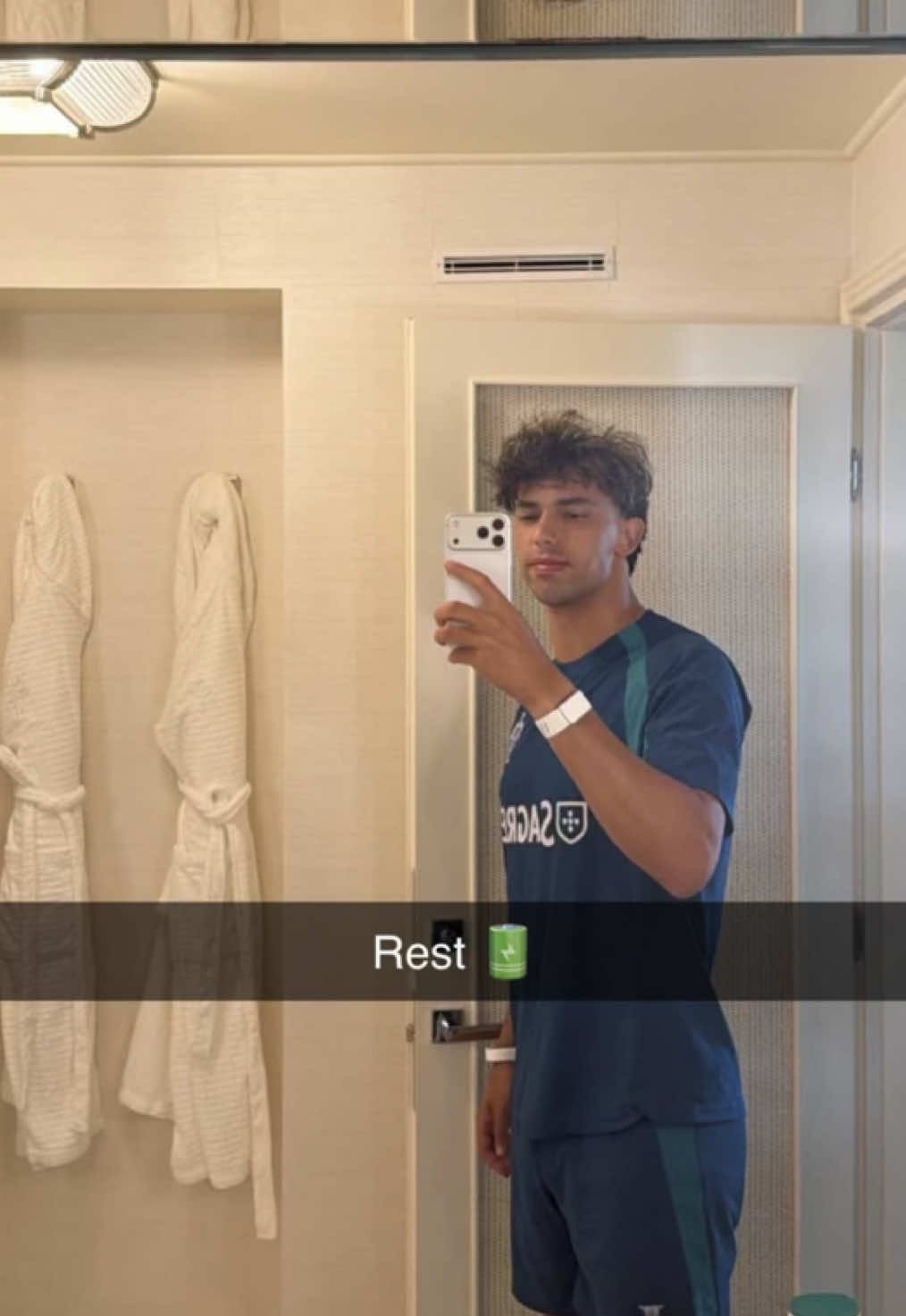 @︎