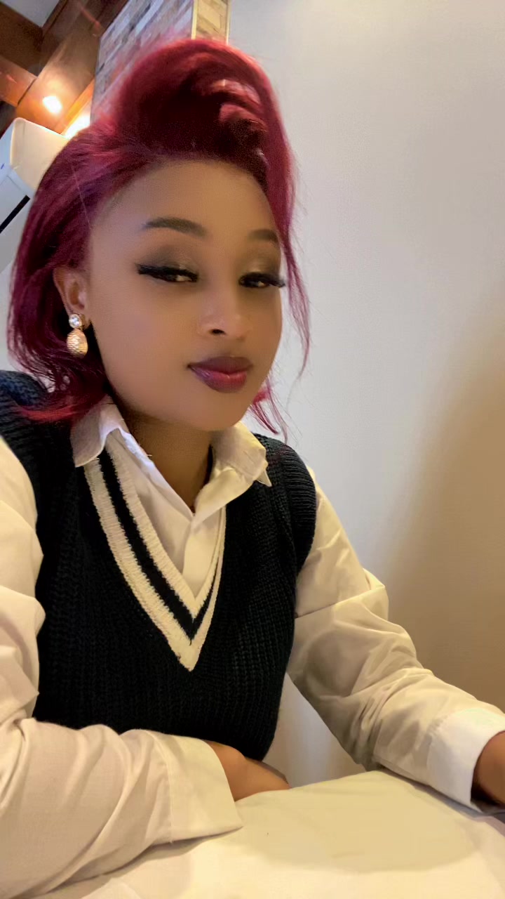 @Halls_Holoane