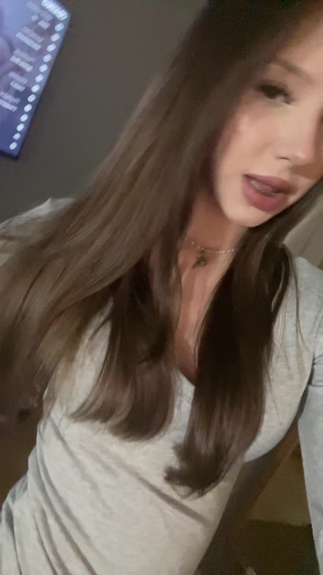@melniqu_