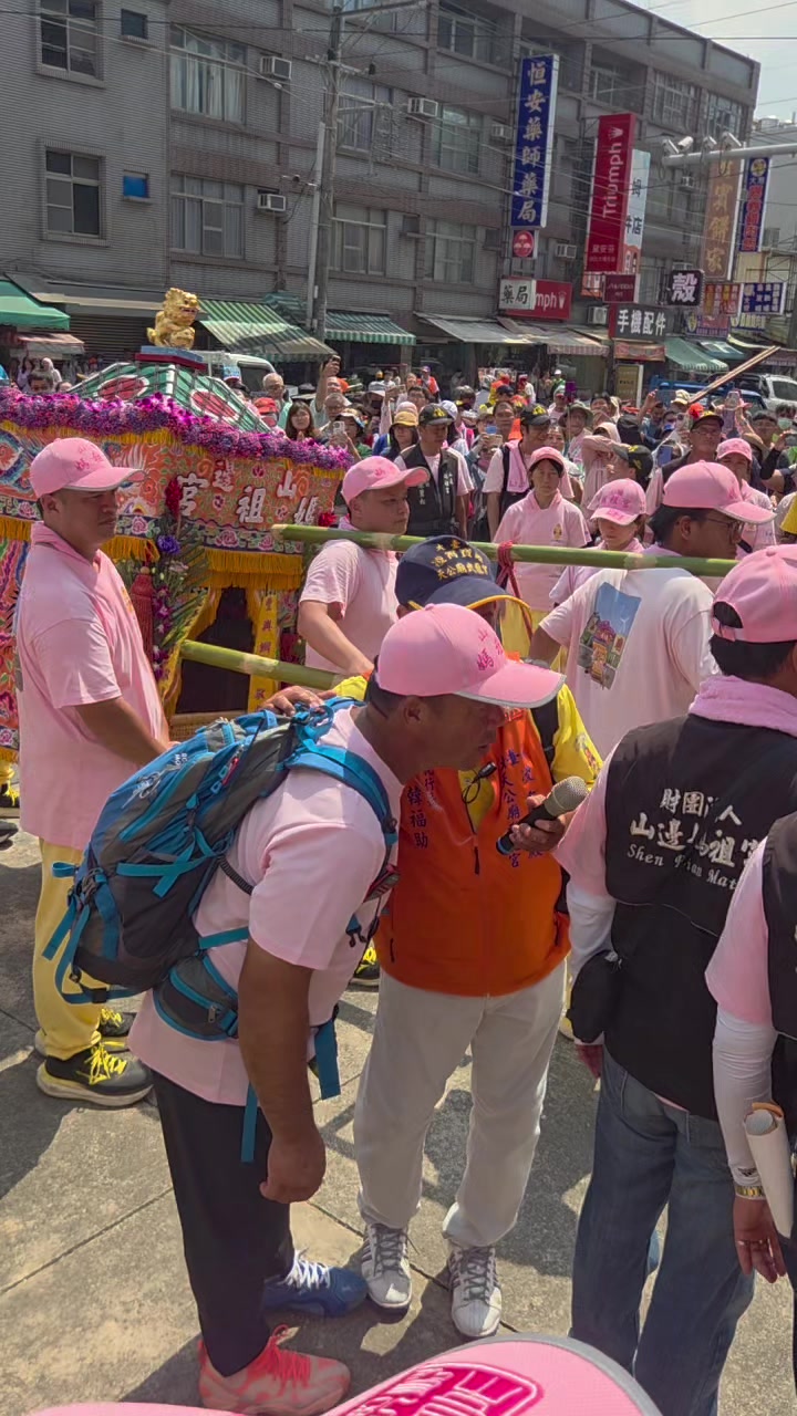 @帥哥跑廟會