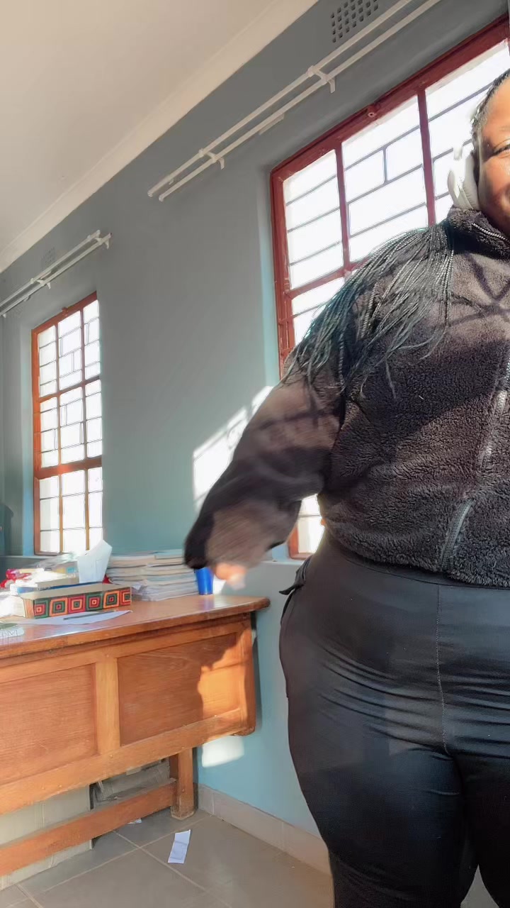 @MPHOLIZZ