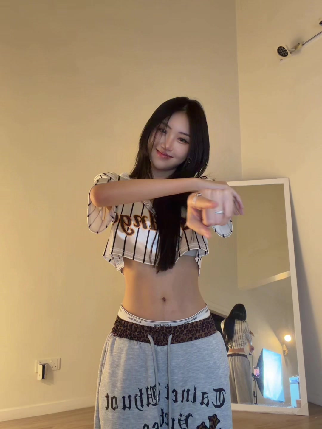 @容