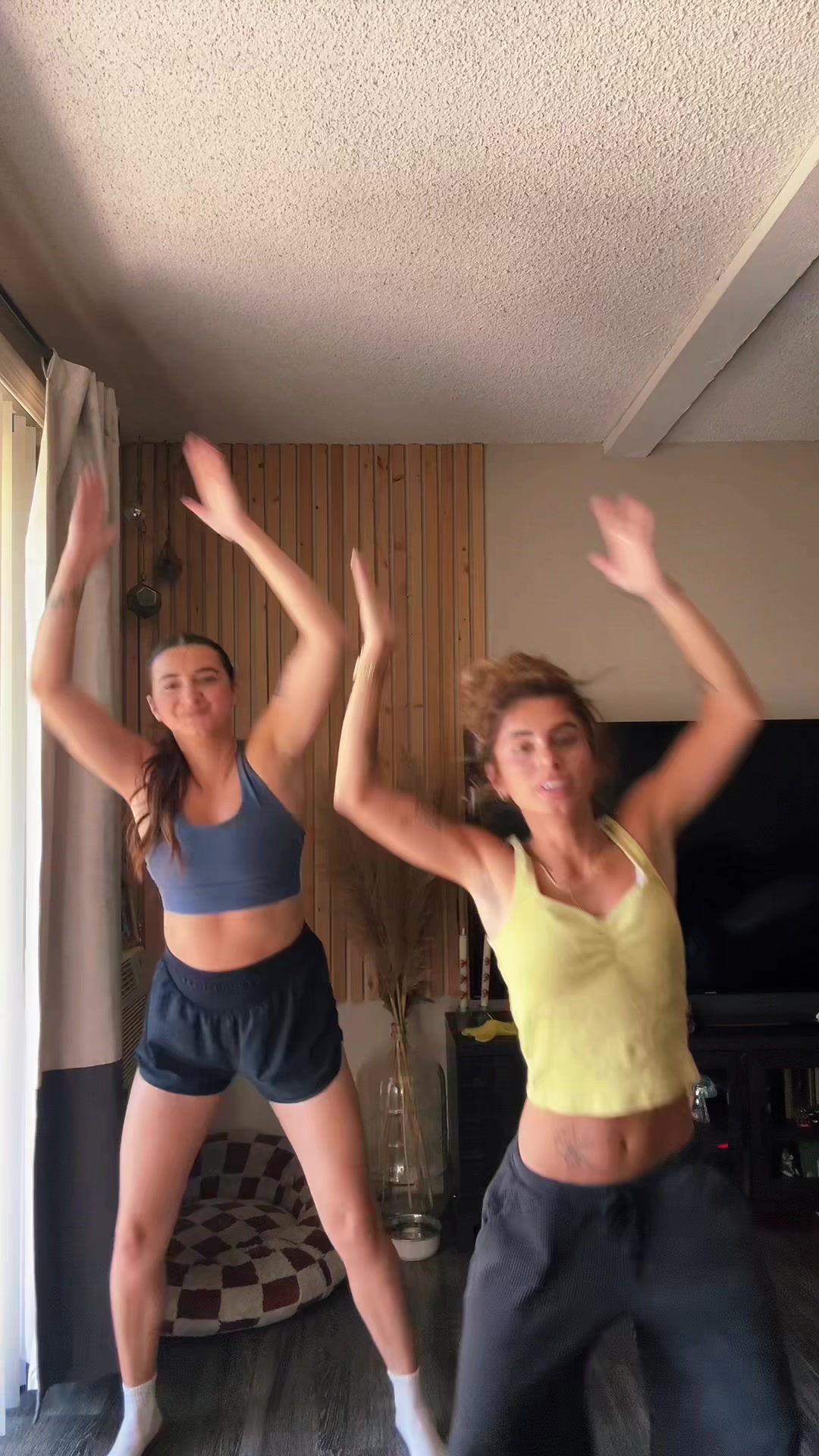 @claire.b.