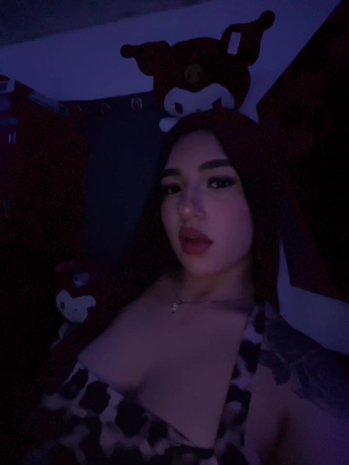@Valentina🖤