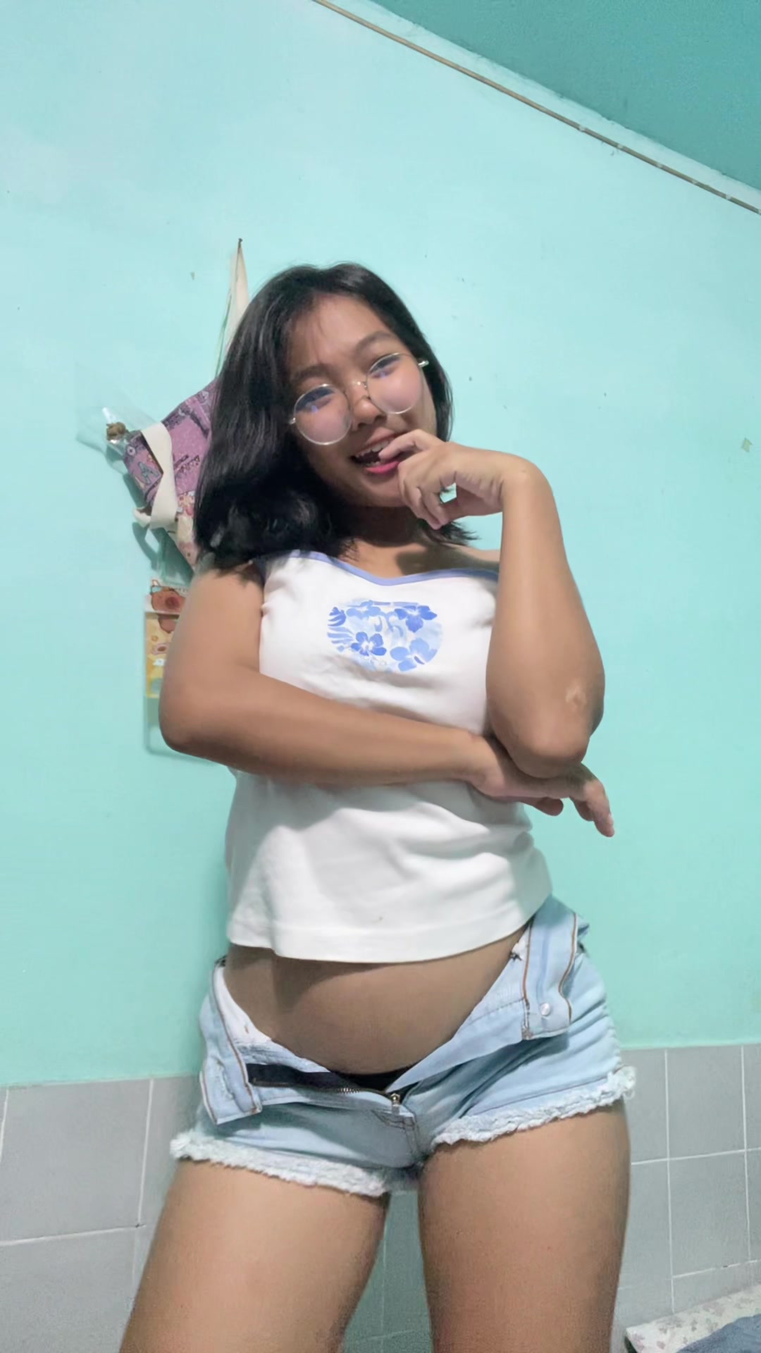 @เพื่อนเรียกเเว่นน