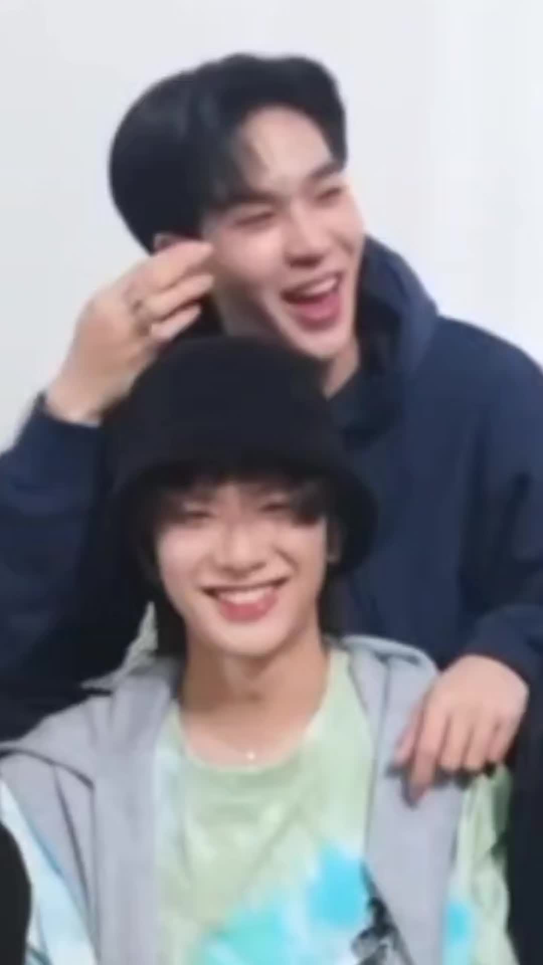 @โจ๐ฆ♥๏ธ