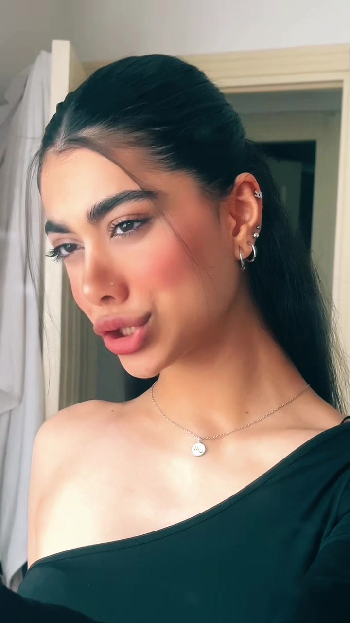 @roozhiina