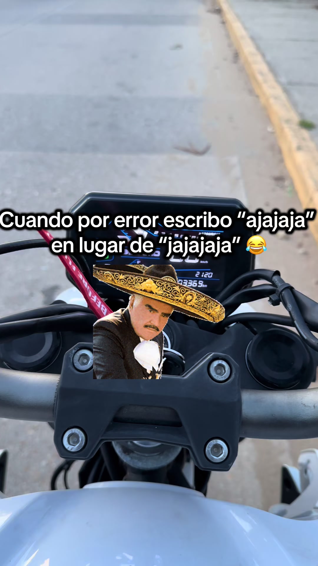 @_Llergo