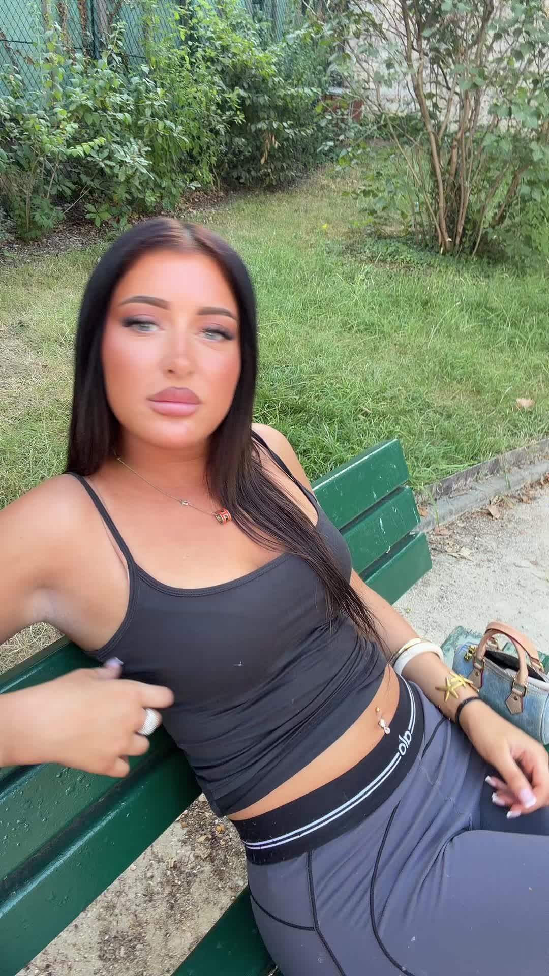 @anjoux