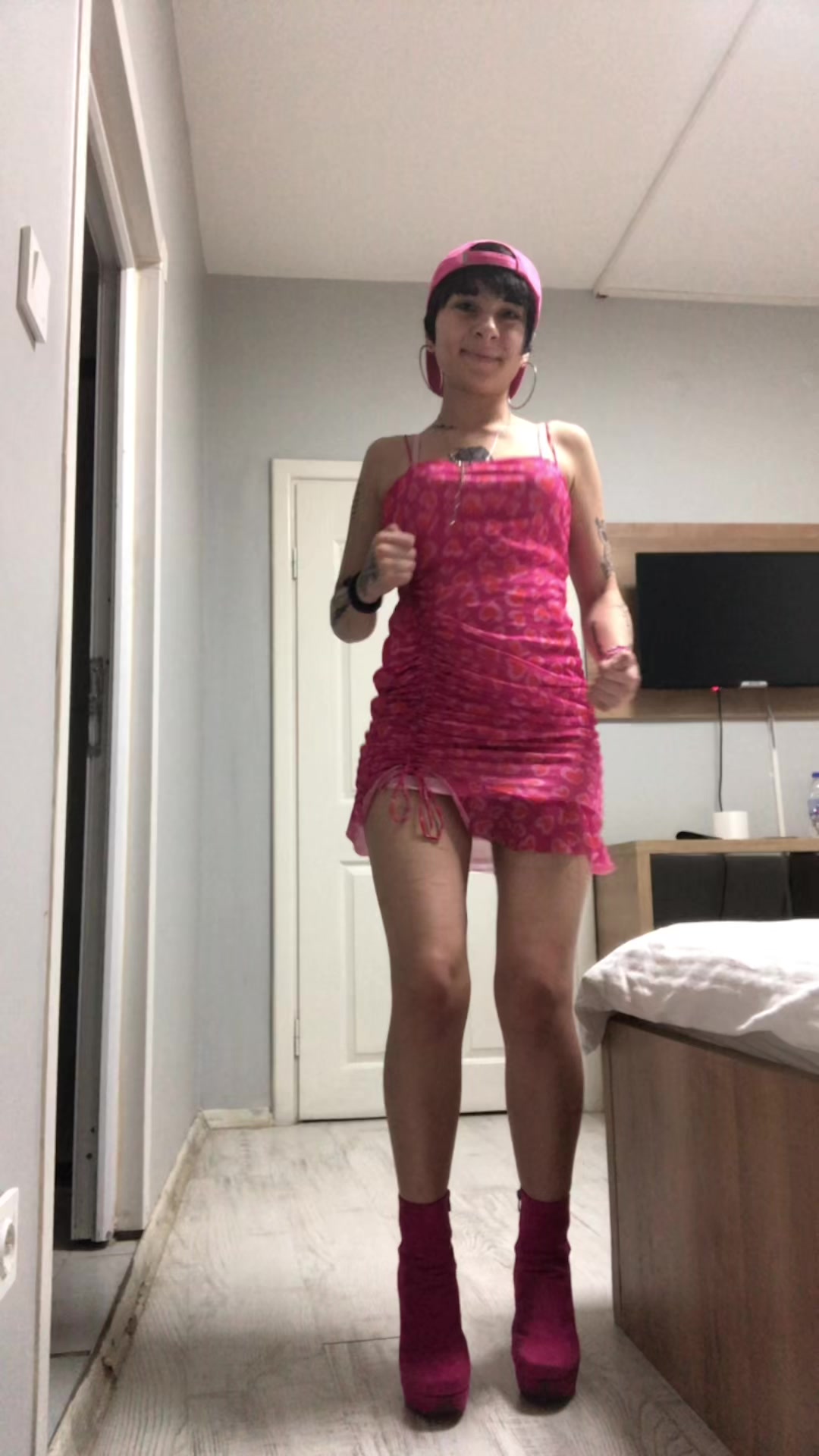 @G&Uuml;LNUR &Ouml;Z&Ccedil;ELİK