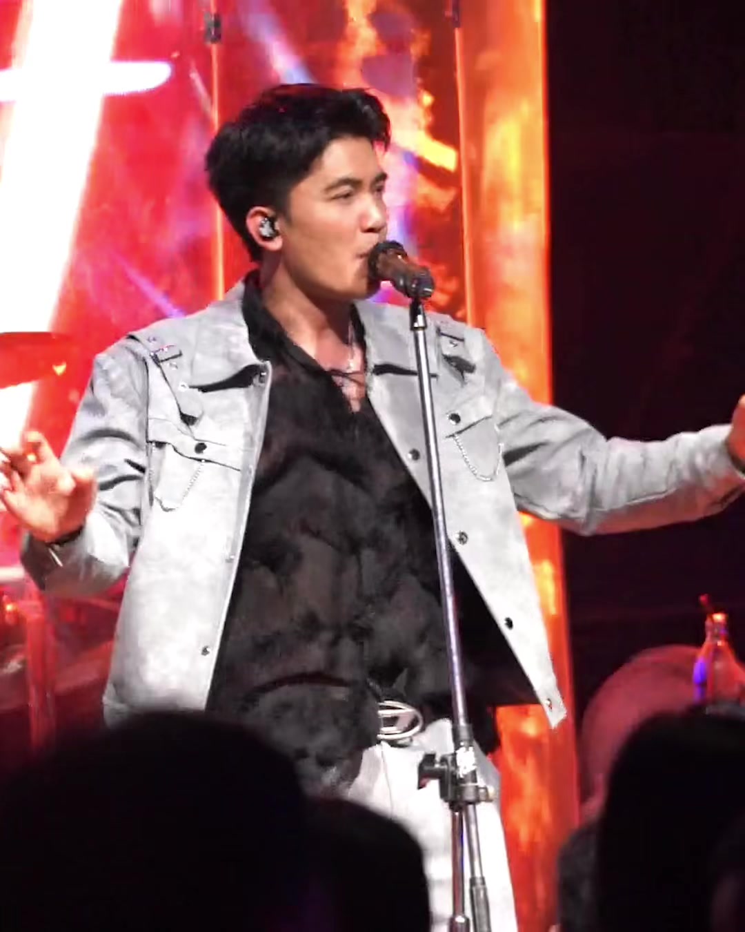 @ธีร์ ทีเร็กซ์