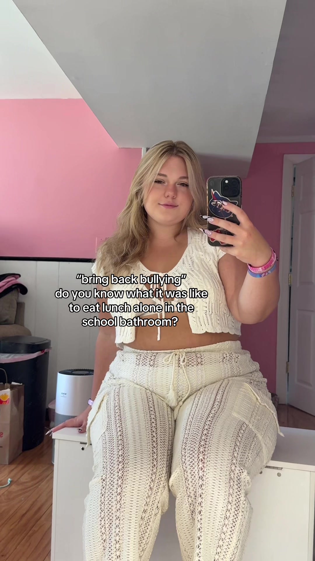 sarah (@lxves._) - Urlebird