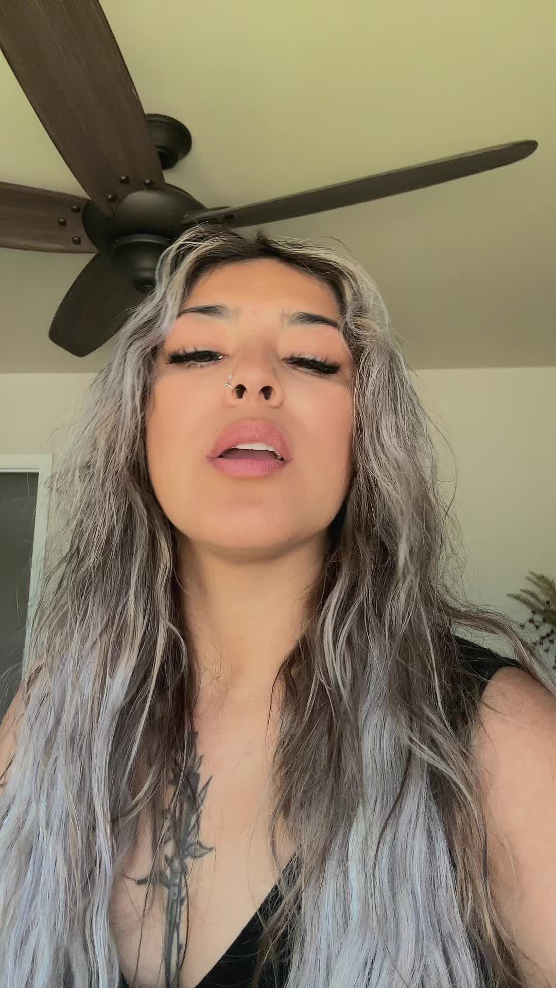 @Cynsantanax