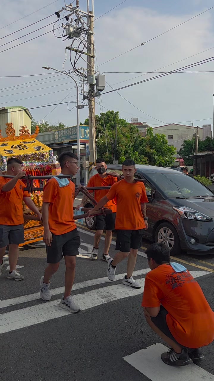 @帥哥跑廟會