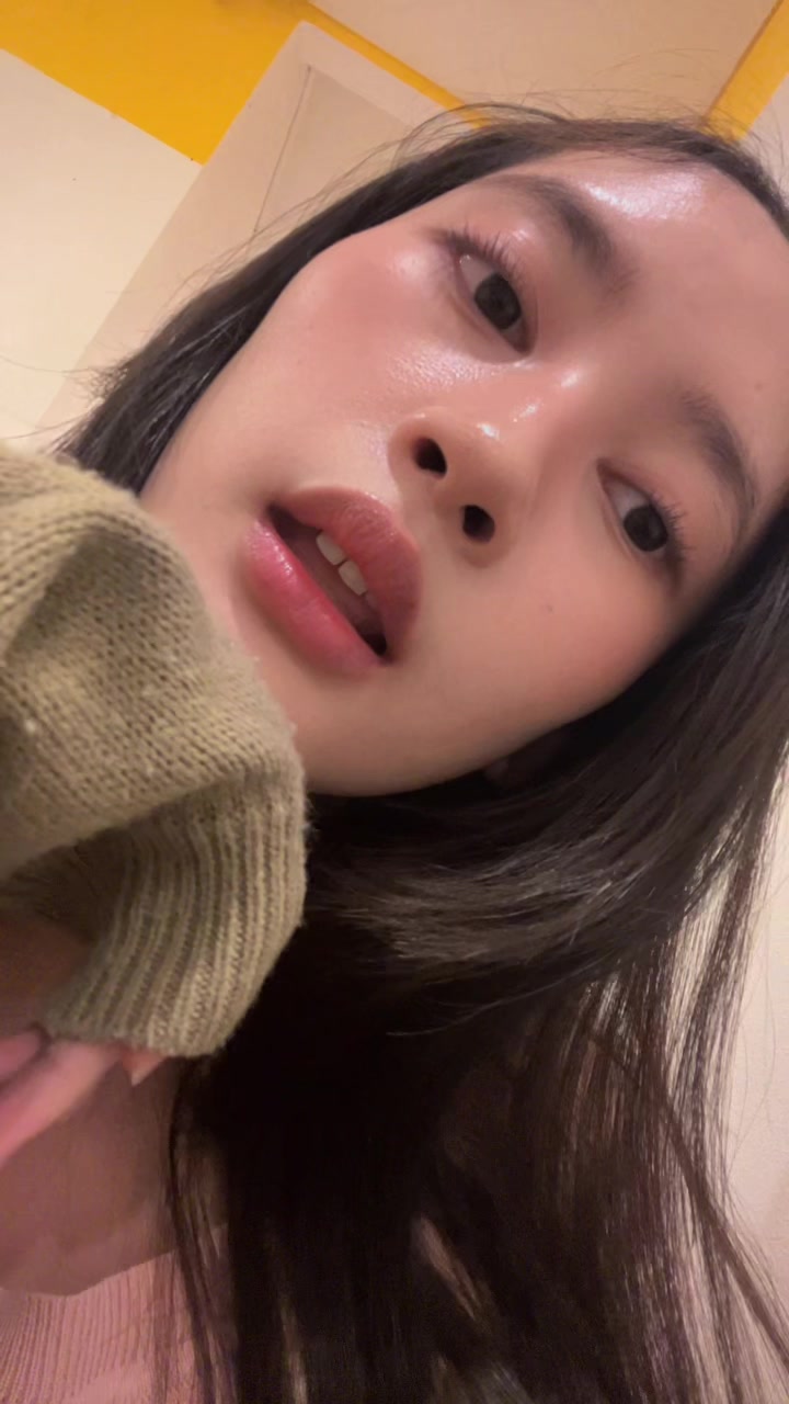 @elliciousy