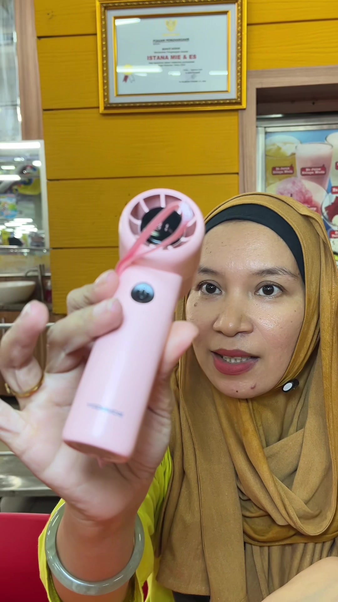 @LELI si paling TAS dan SANDAL