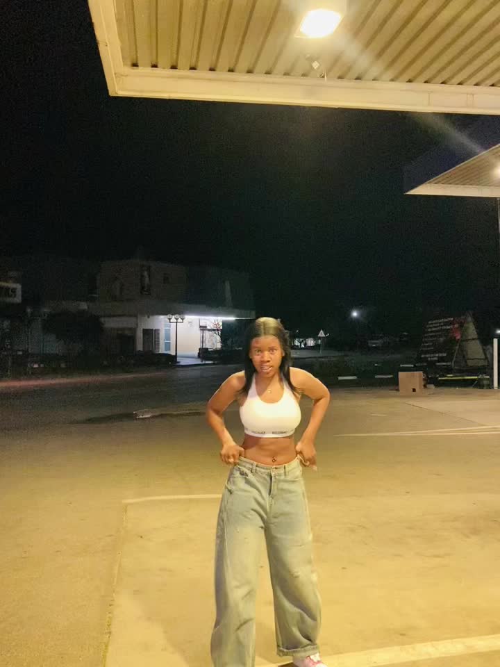 @L&egrave;&euml; Mnguni