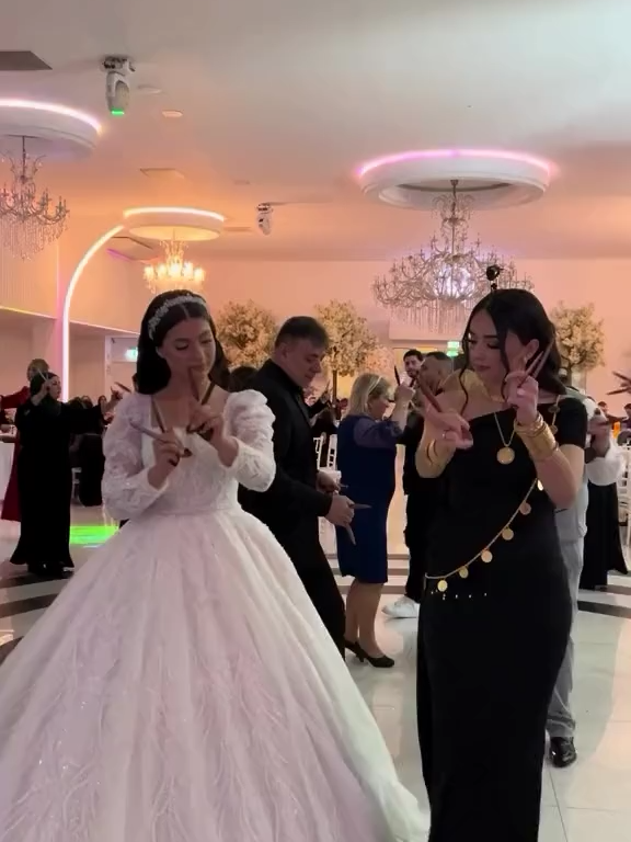 @D&uuml;ğ&uuml;nlerden Kesitler