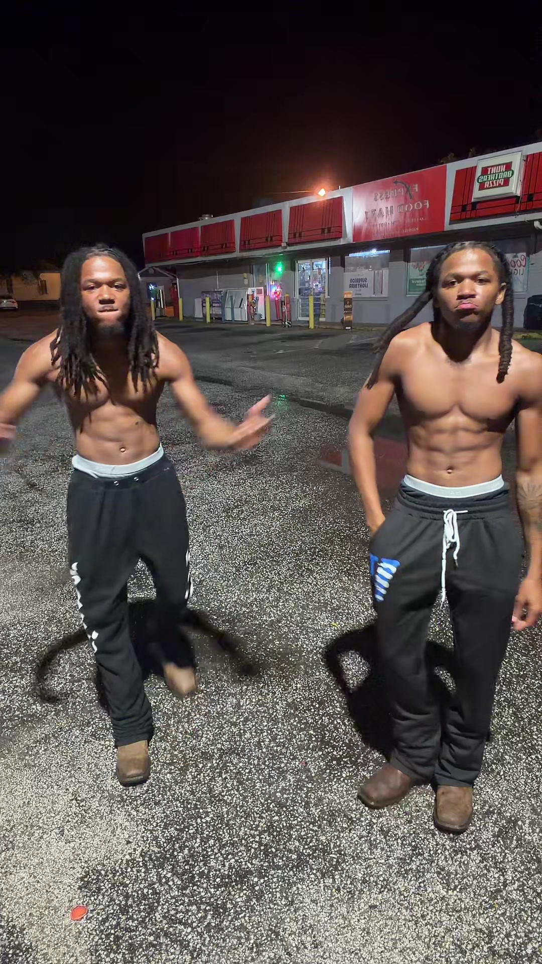 @Ghettotwins_