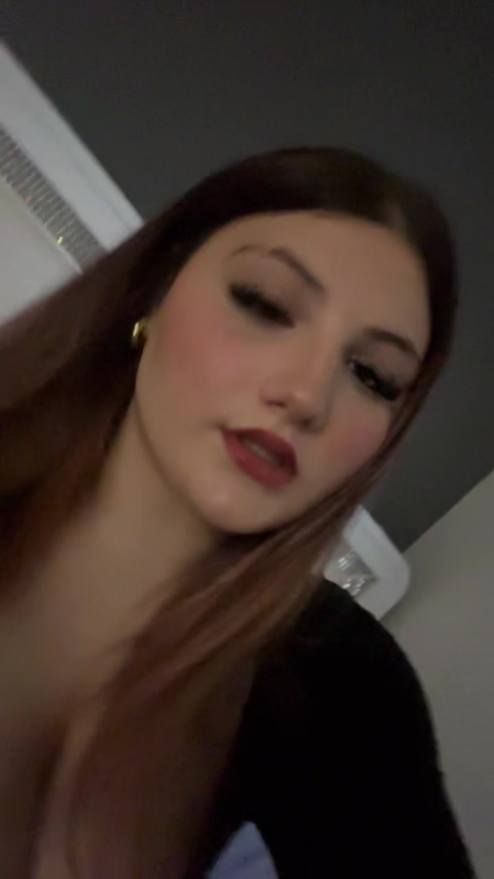 @mia holt