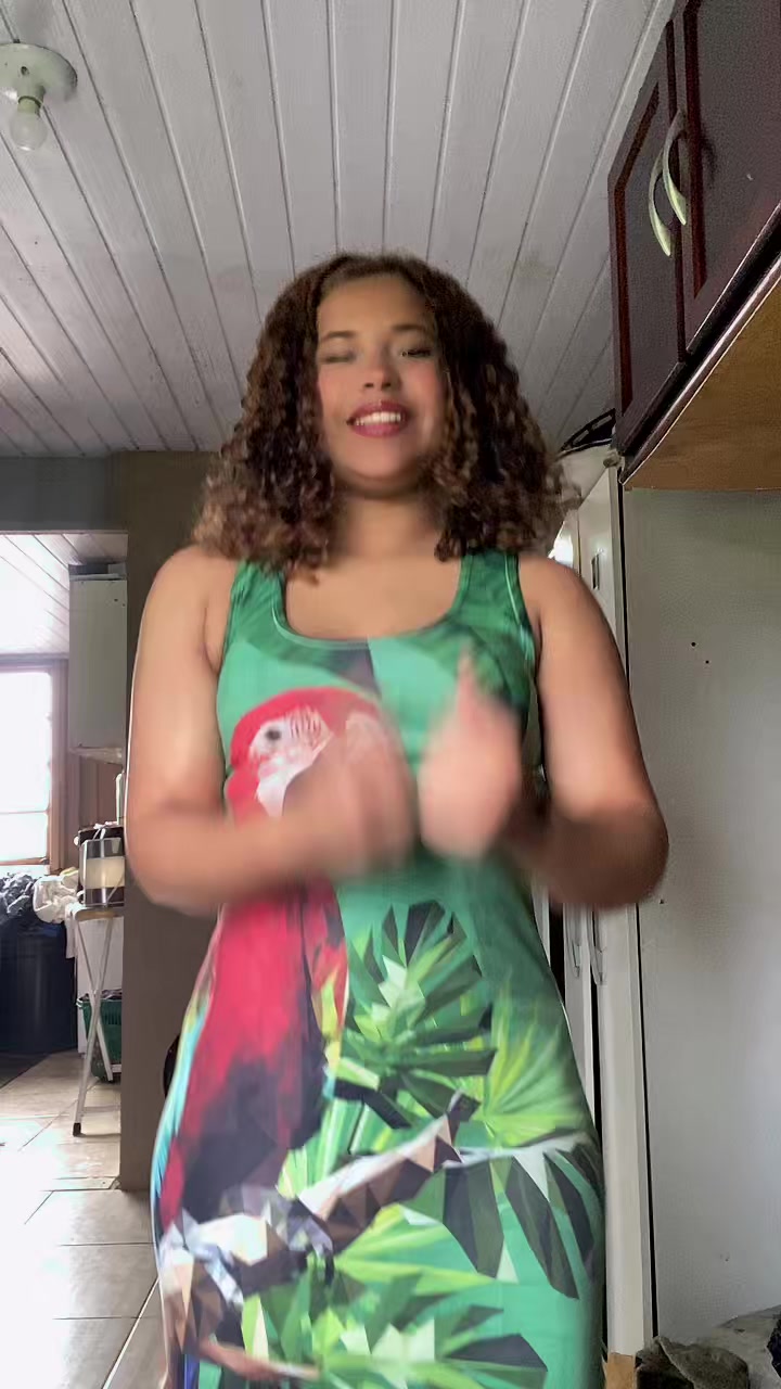 @carolainevitoria